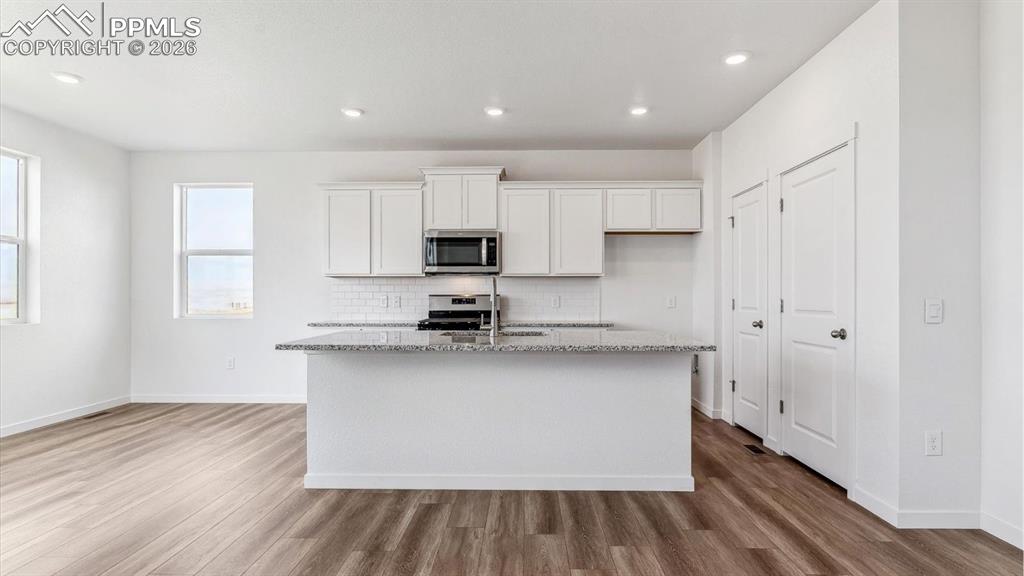 Image 12 of 23: Kitchen