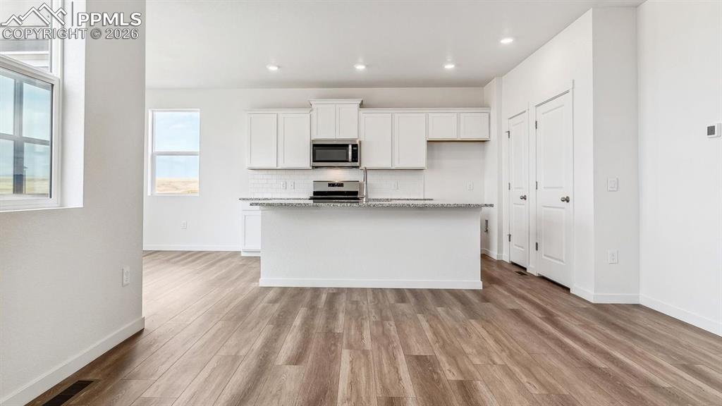 Image 2 of 23: Kitchen