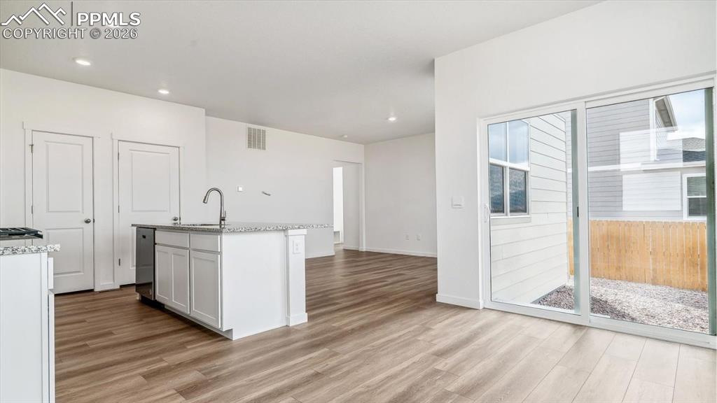 Image 6 of 23: Kitchen