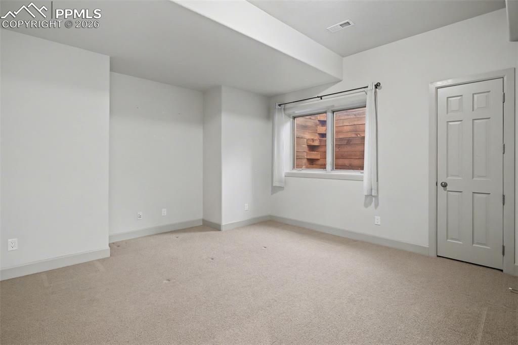 Image 23 of 44: Bedroom