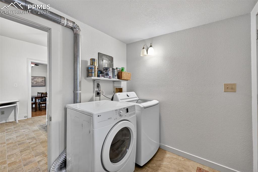 Image 14 of 26: Laundry