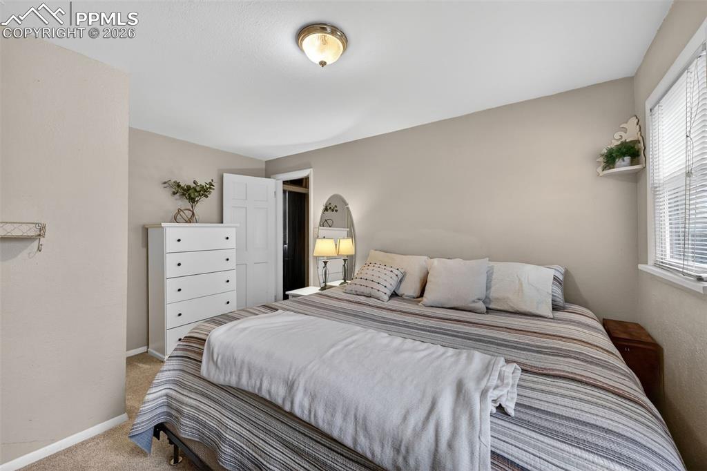 Image 16 of 26: Bedroom