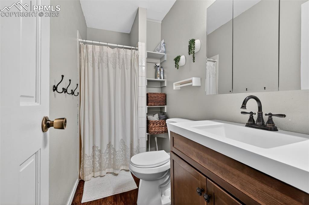 Image 17 of 26: Bathroom