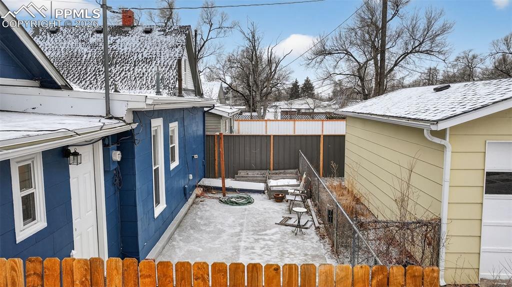 Image 23 of 26: Side of Structure