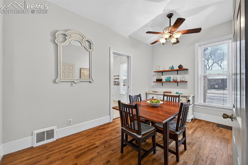 Image 9 of 26: Dining Area