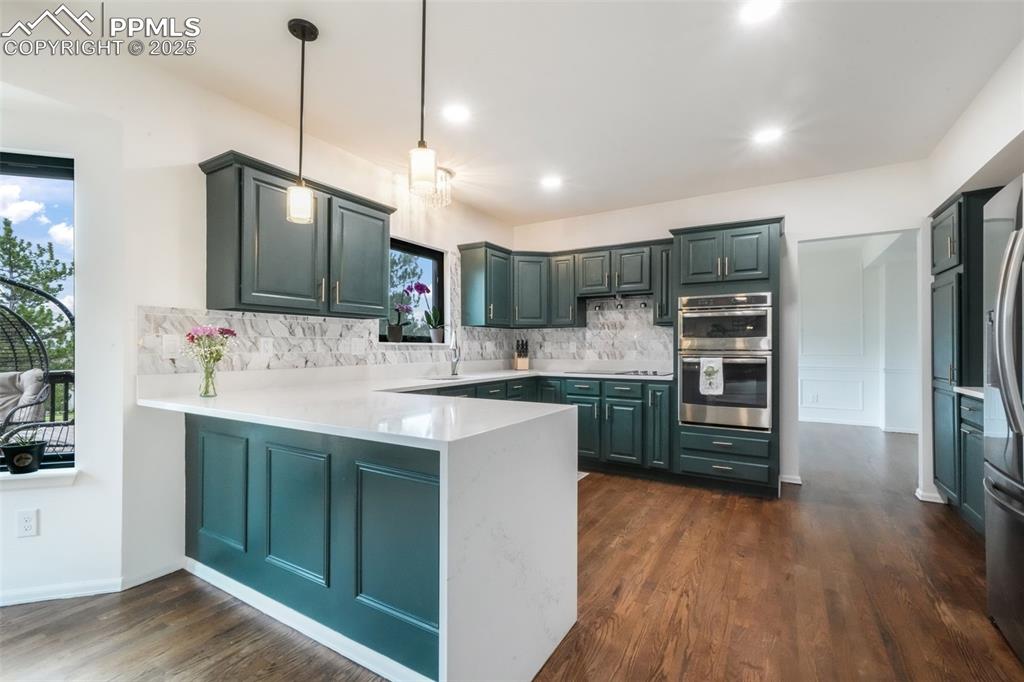Image 11 of 50: Kitchen