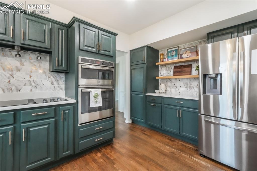 Image 16 of 50: Kitchen
