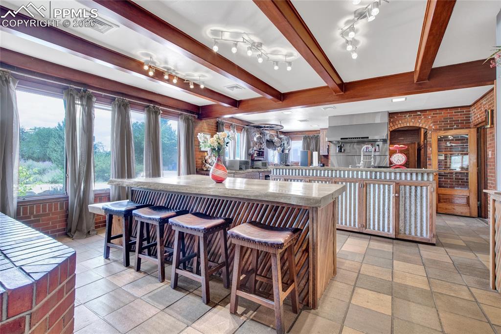 Image 13 of 50: Kitchen