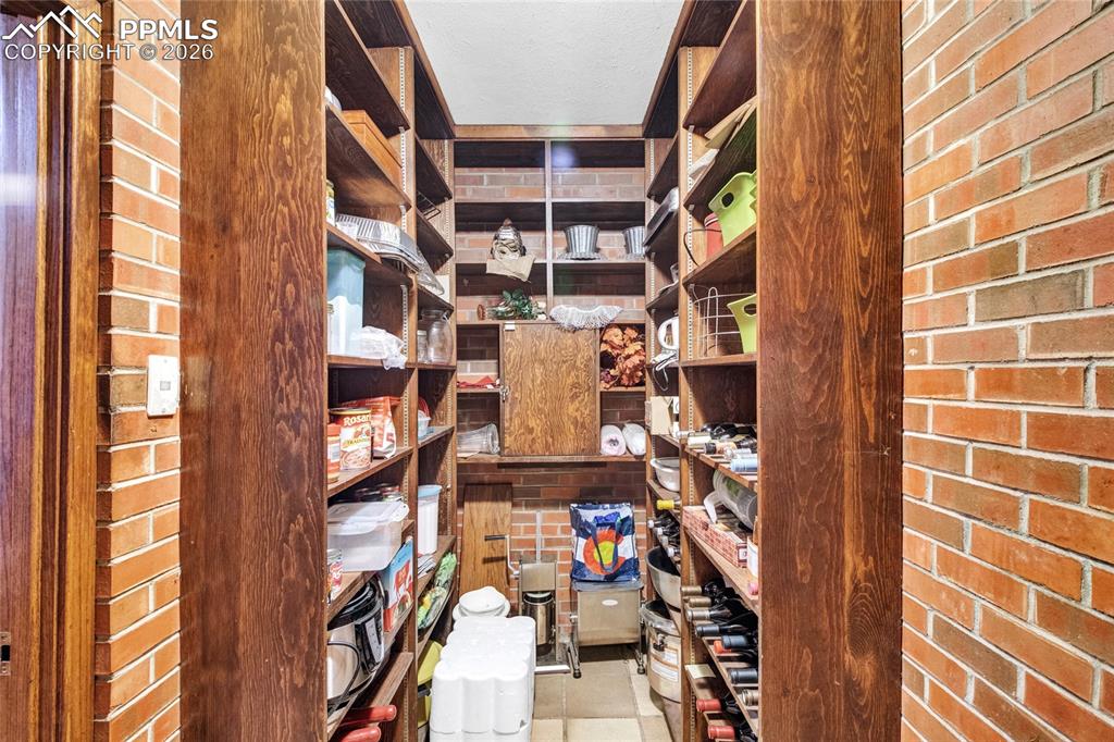 Image 26 of 50: Pantry