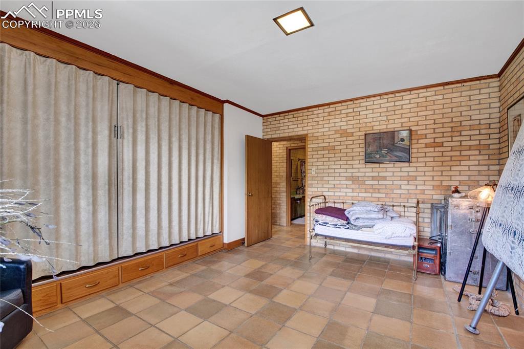 Image 41 of 50: Bedroom