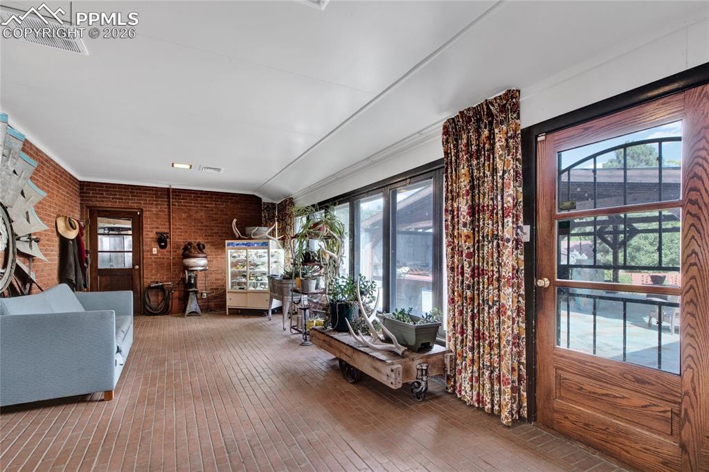 Image 46 of 50: Living Room