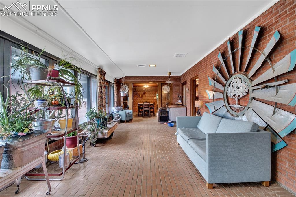 Image 47 of 50: Living Room