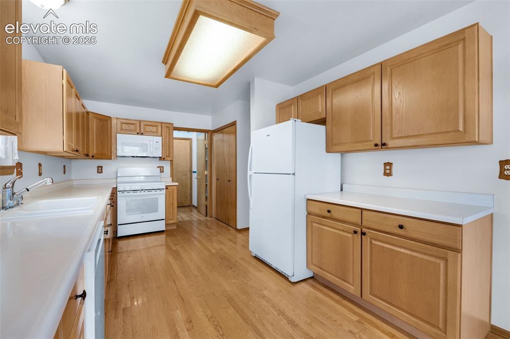 Image 11 of 49: Kitchen