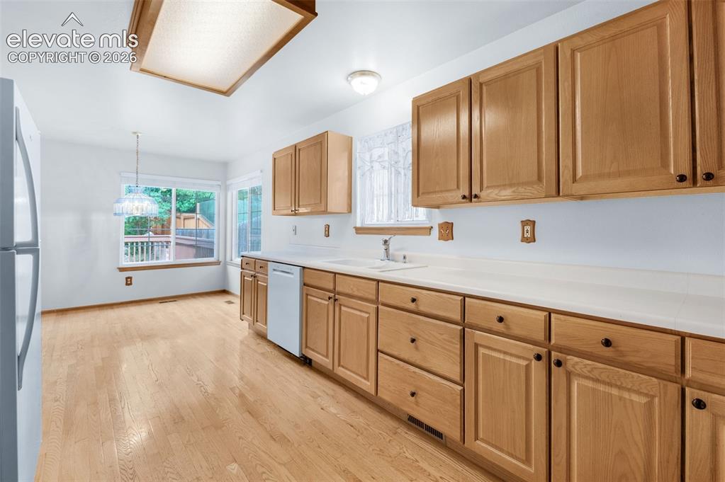 Image 12 of 49: Kitchen