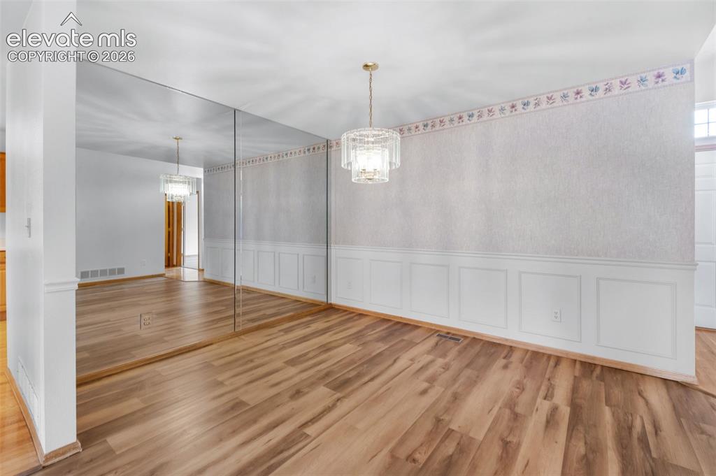 Image 9 of 49: Dining Area