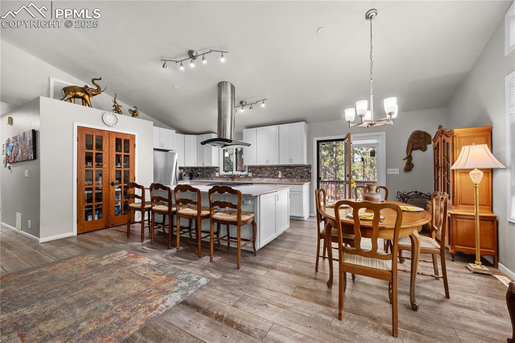 Image 11 of 39: Kitchen