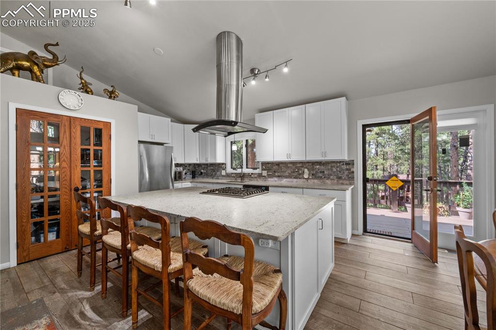 Image 12 of 39: Kitchen