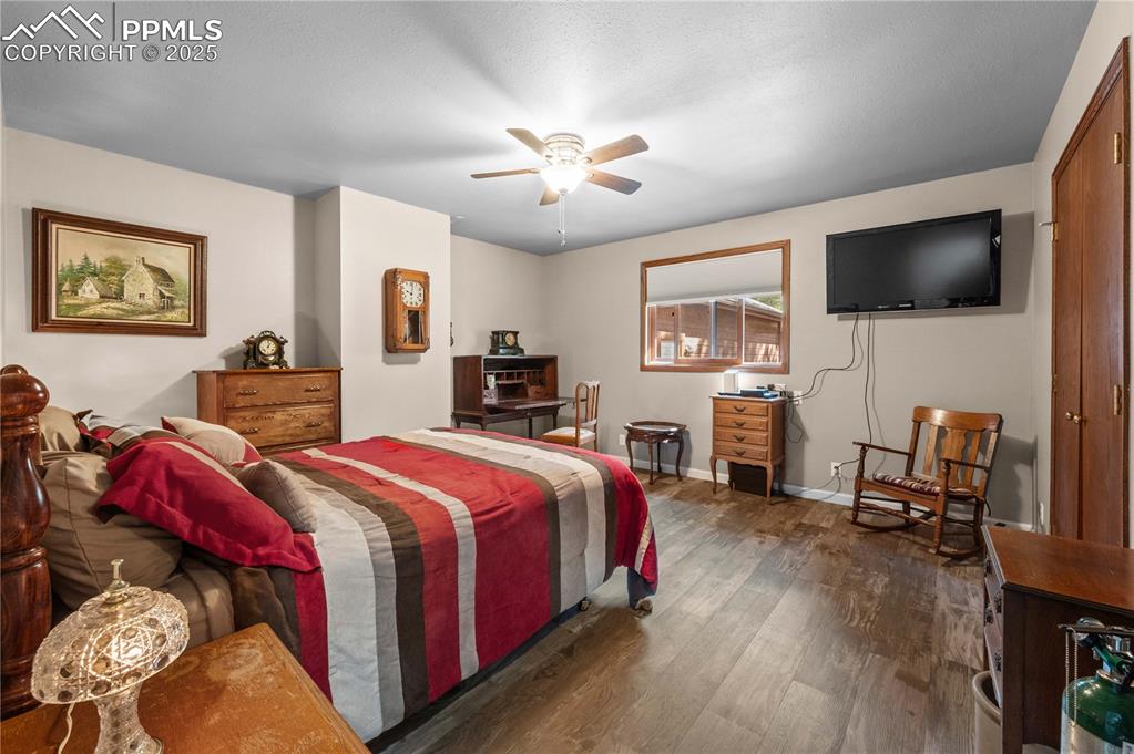 Image 17 of 39: Bedroom