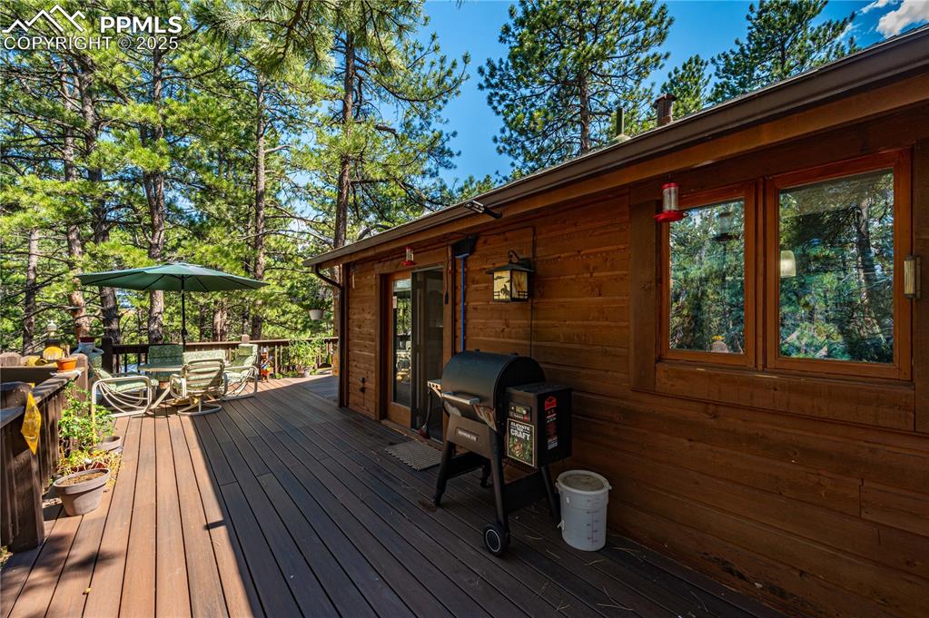 Image 8 of 39: Deck
