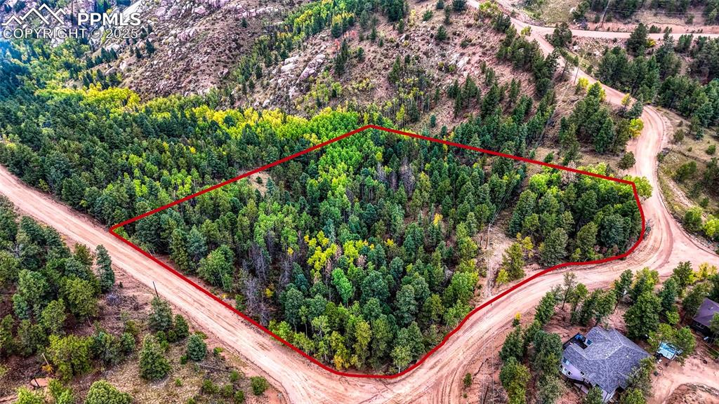 Image 3 of 31: Property lines are approximate and not a survey