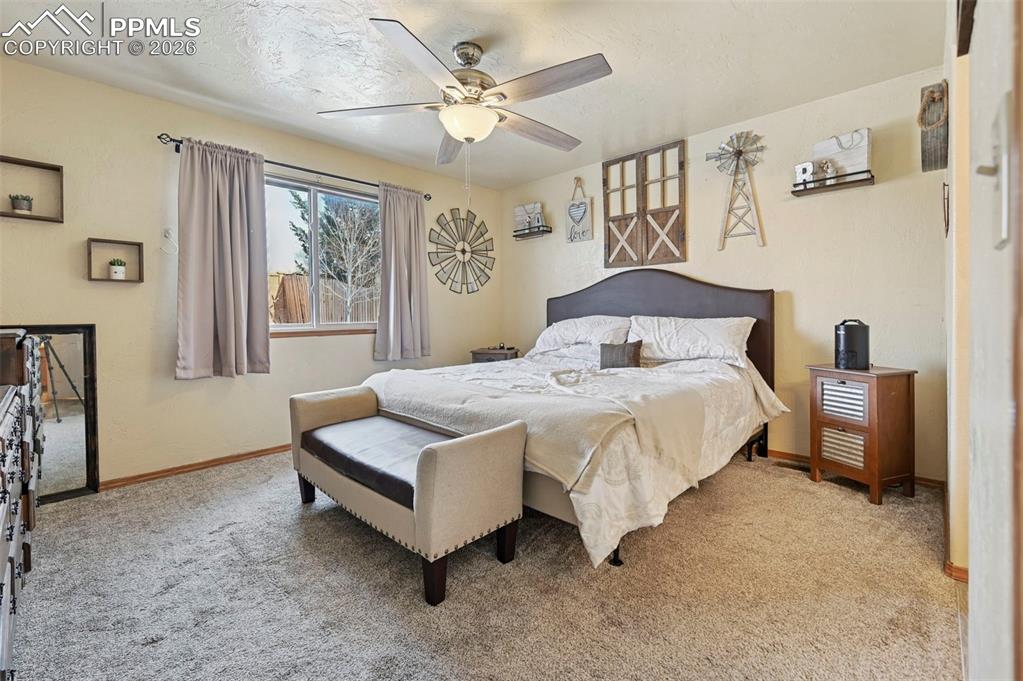 Image 12 of 40: Bedroom