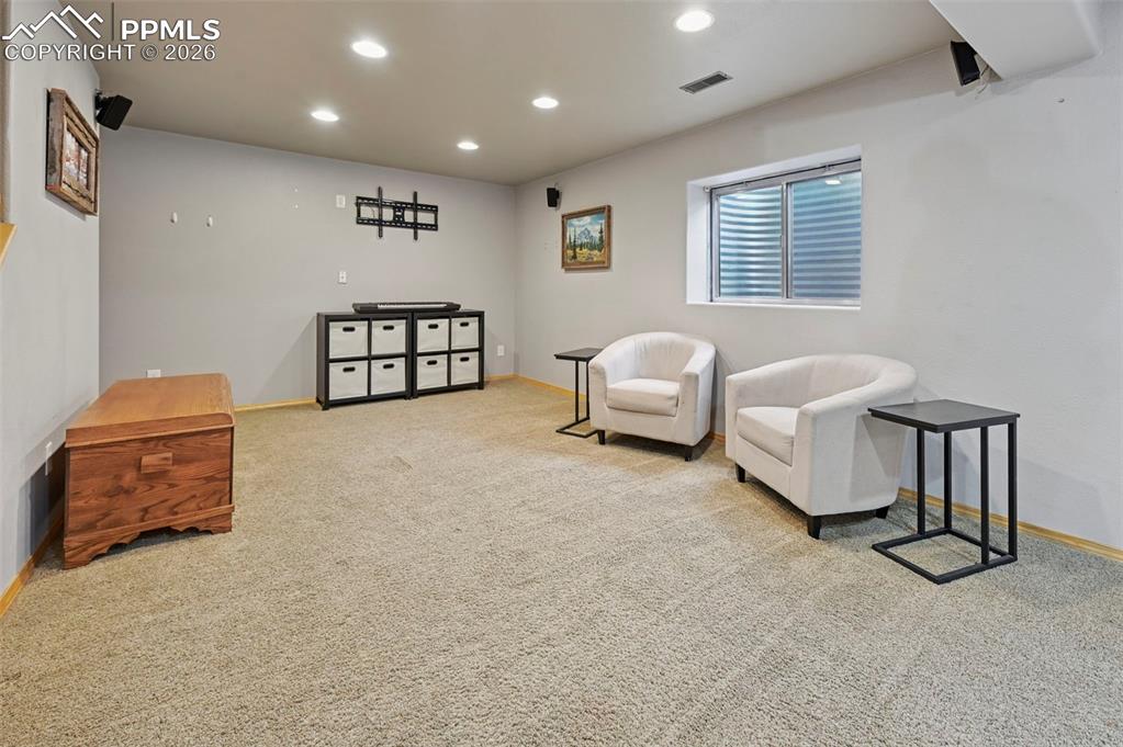 Image 24 of 40: Sitting Room