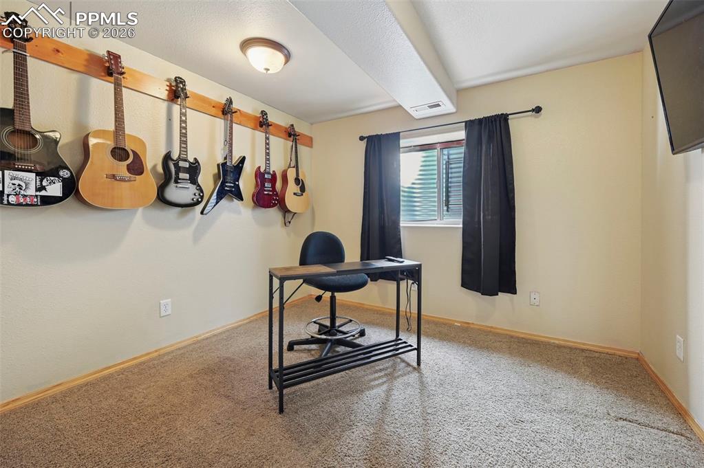 Image 27 of 40: Office