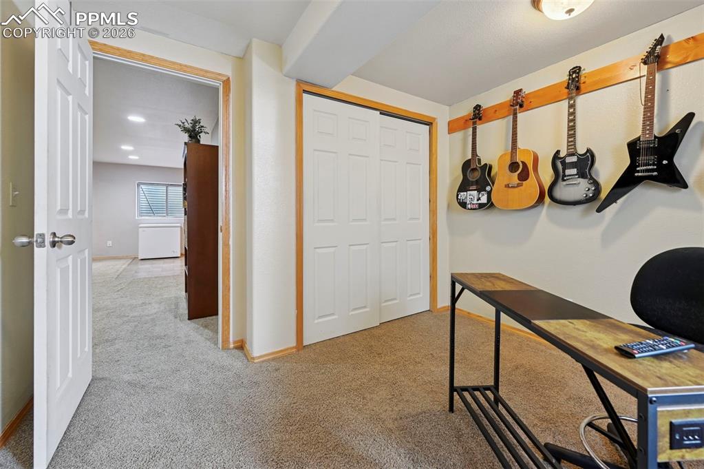 Image 28 of 40: Office