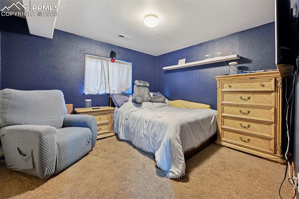 Image 30 of 40: Bedroom