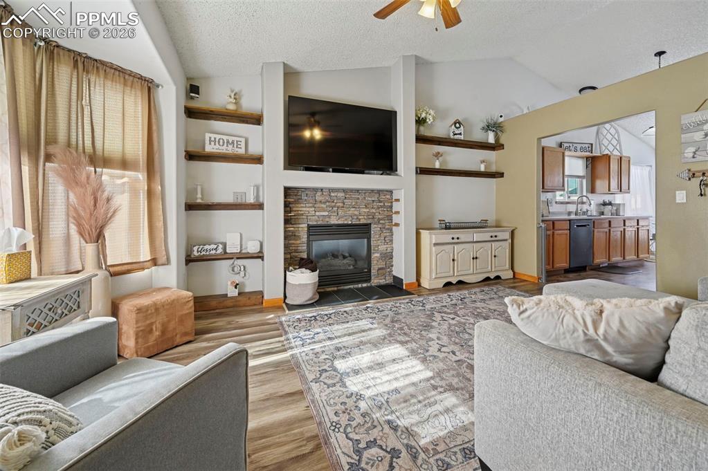 Image 6 of 40: Living Room