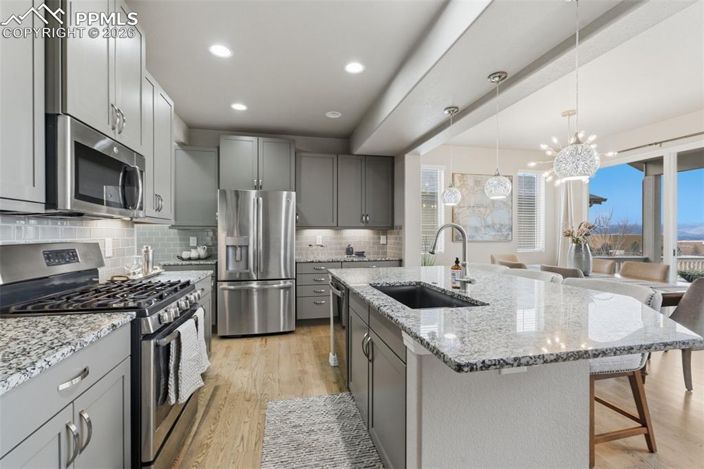 Image 14 of 50: Kitchen