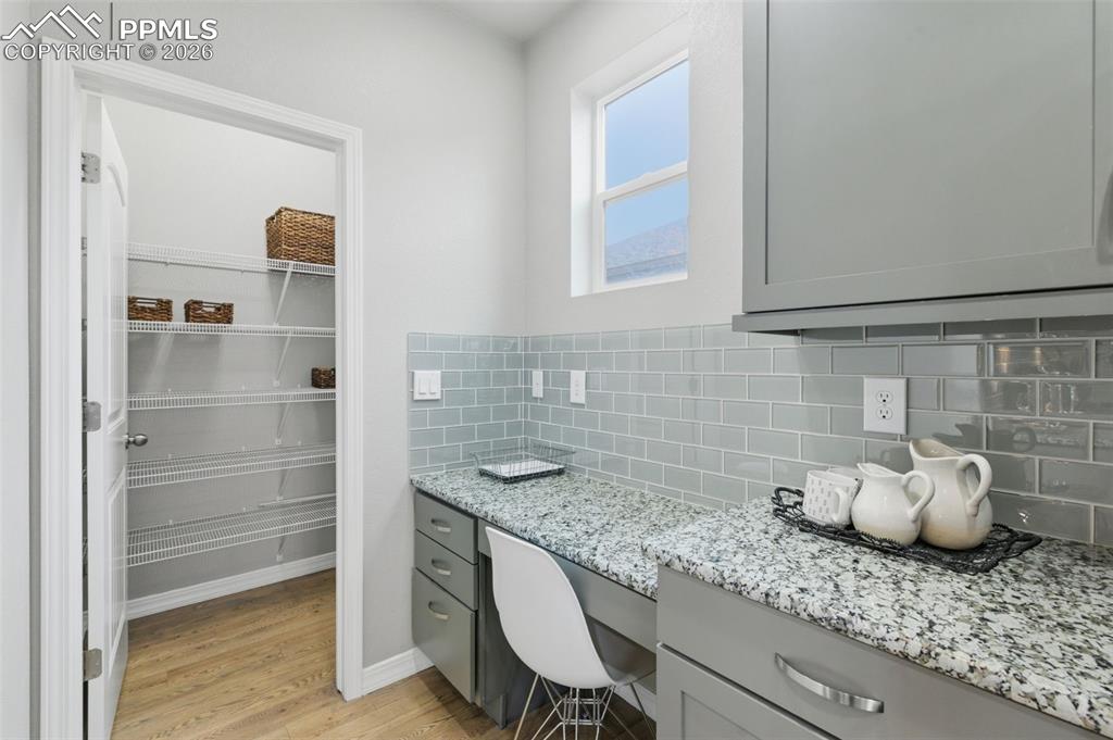 Image 15 of 50: Office