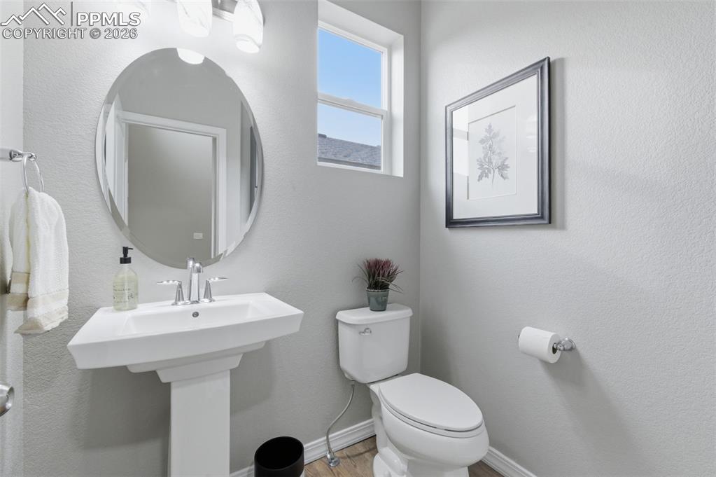 Image 18 of 50: Bathroom