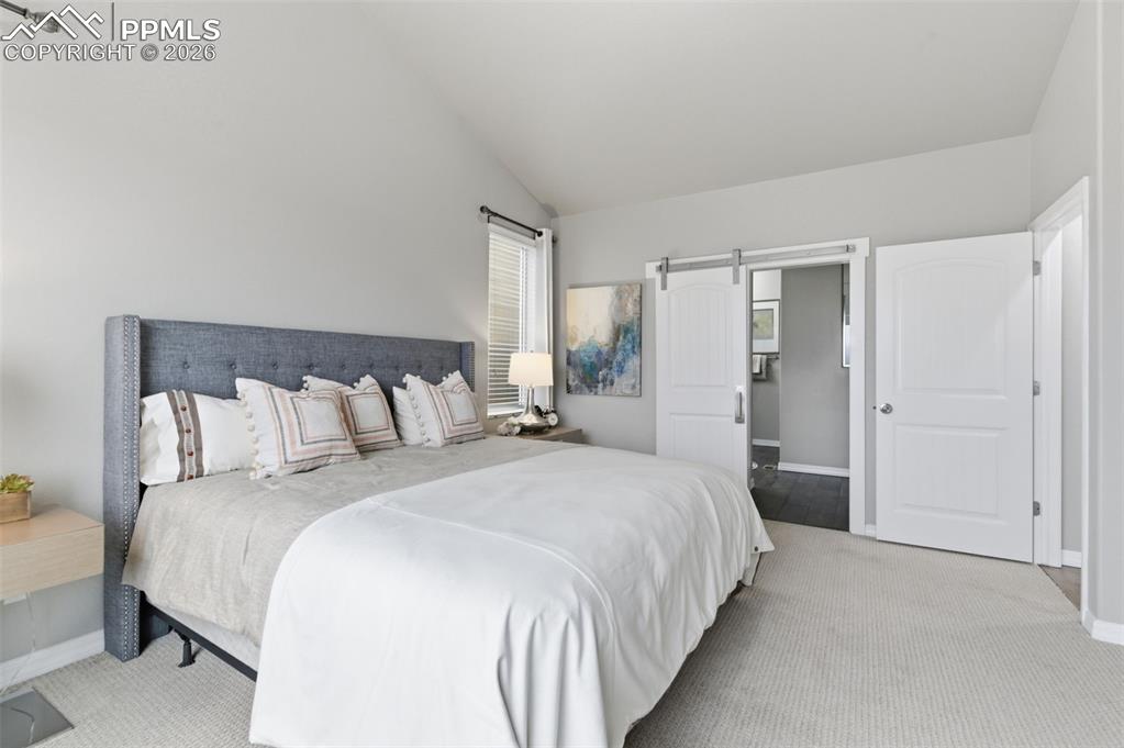 Image 20 of 50: Bedroom