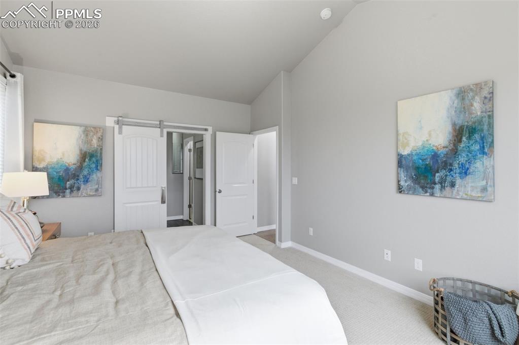 Image 21 of 50: Bedroom