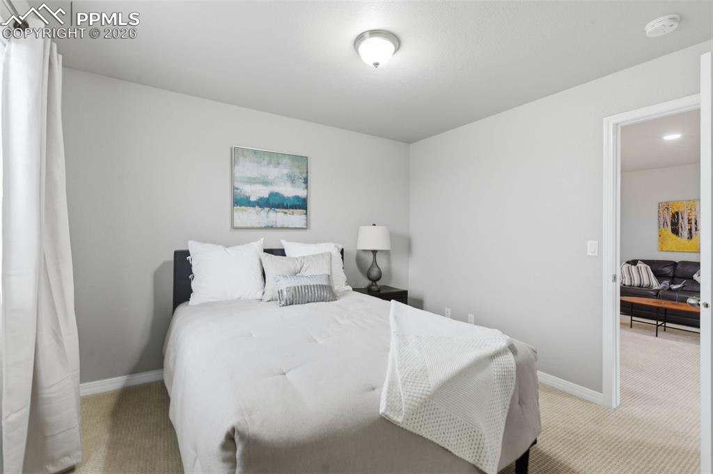 Image 28 of 50: Bedroom