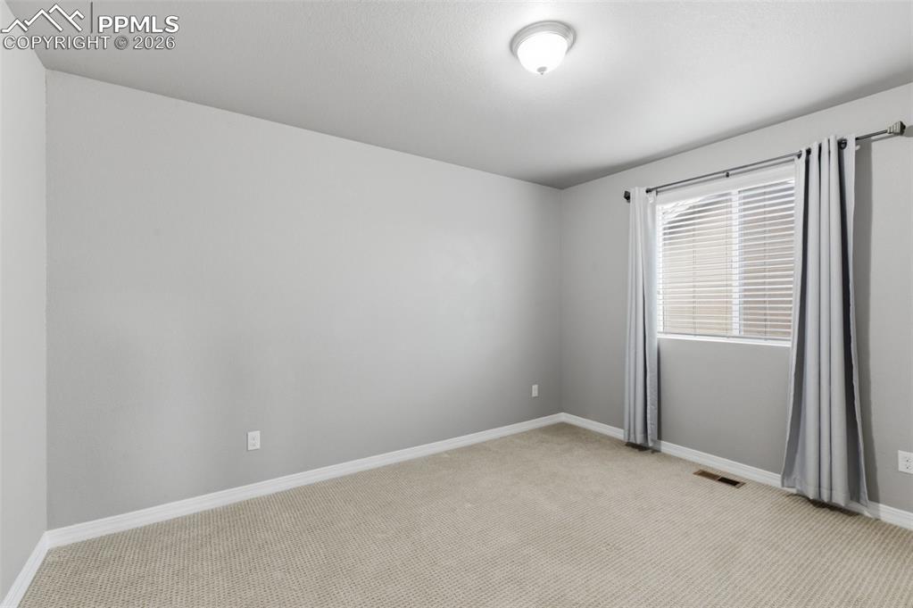 Image 29 of 50: Bedroom