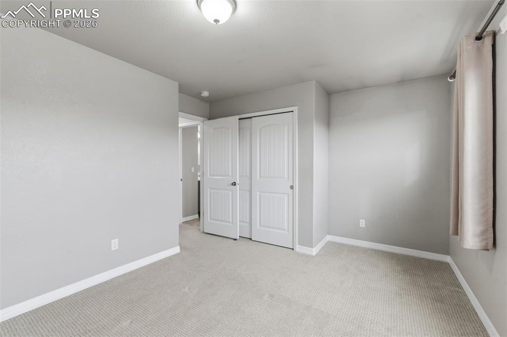 Image 32 of 50: Bedroom