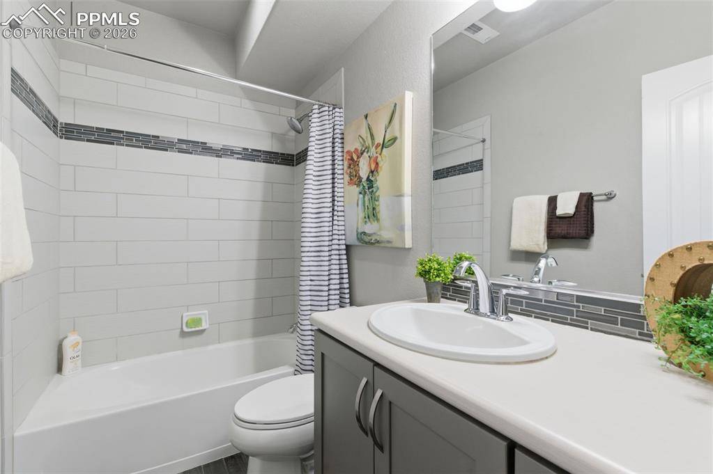 Image 41 of 50: Bathroom