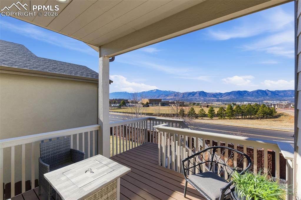 Image 45 of 50: Deck