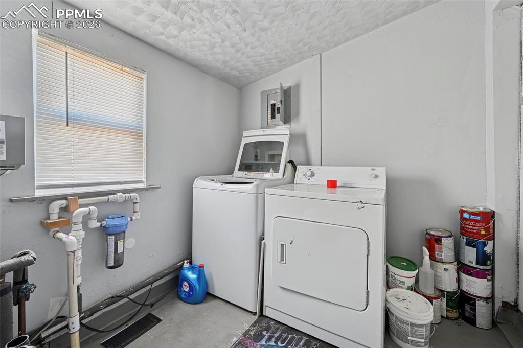 Image 13 of 22: Laundry