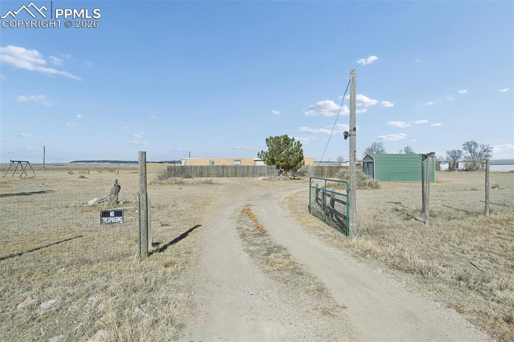 Image 15 of 22: Entry