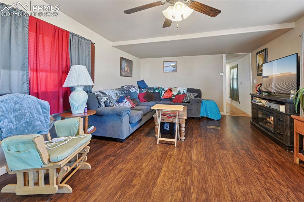 Image 8 of 22: Living Room