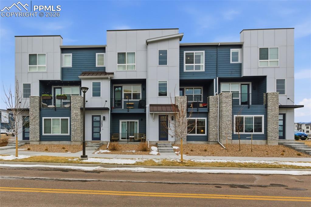 Image 1 of 38: Very Nice 4 bed, 4 bath & attached garage townhome