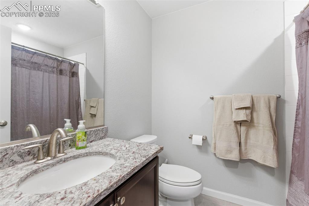 Image 22 of 38: Upstairs bathroom