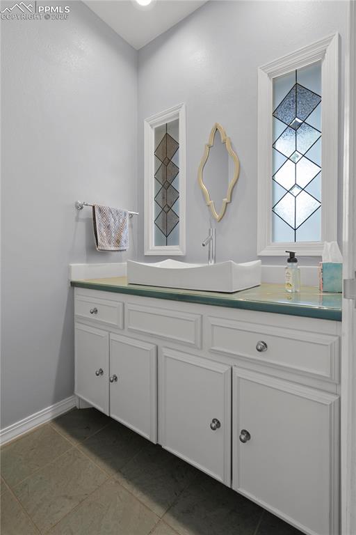 Image 21 of 48: Bathroom