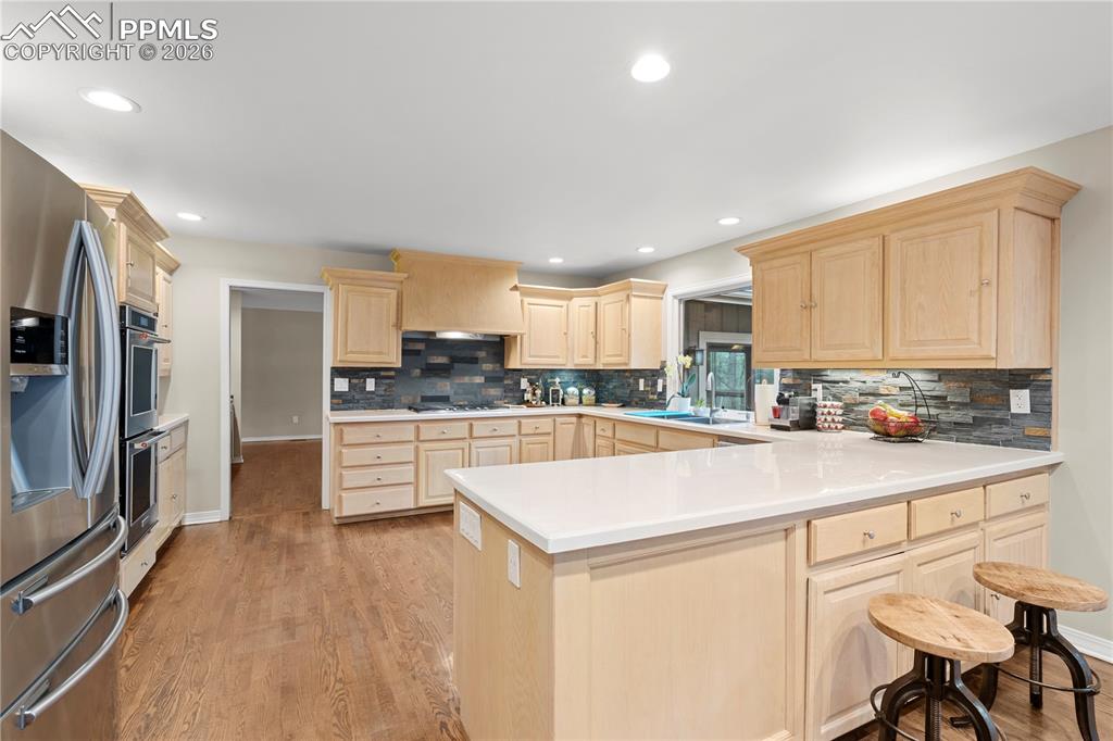 Image 22 of 48: Kitchen