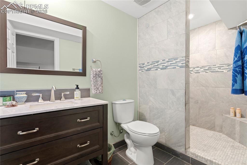 Image 31 of 48: Bathroom