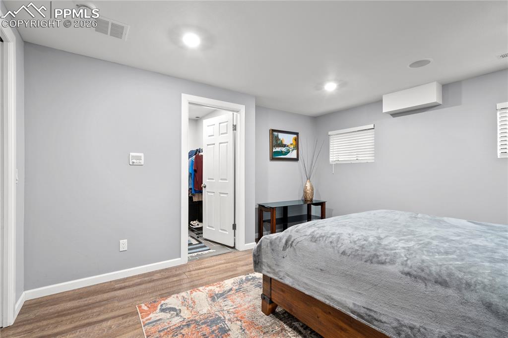 Image 32 of 48: Bedroom