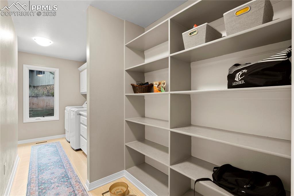 Image 34 of 48: Laundry